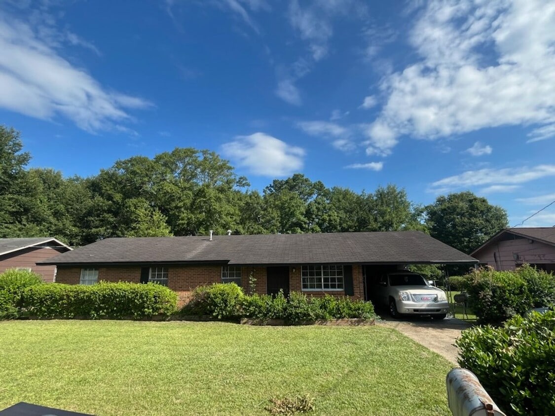 224 Fairway Dr, Hattiesburg, MS 39401 House Rental in Hattiesburg, MS