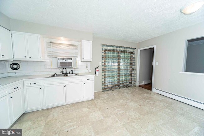 Building Photo - 30 Apple Ave