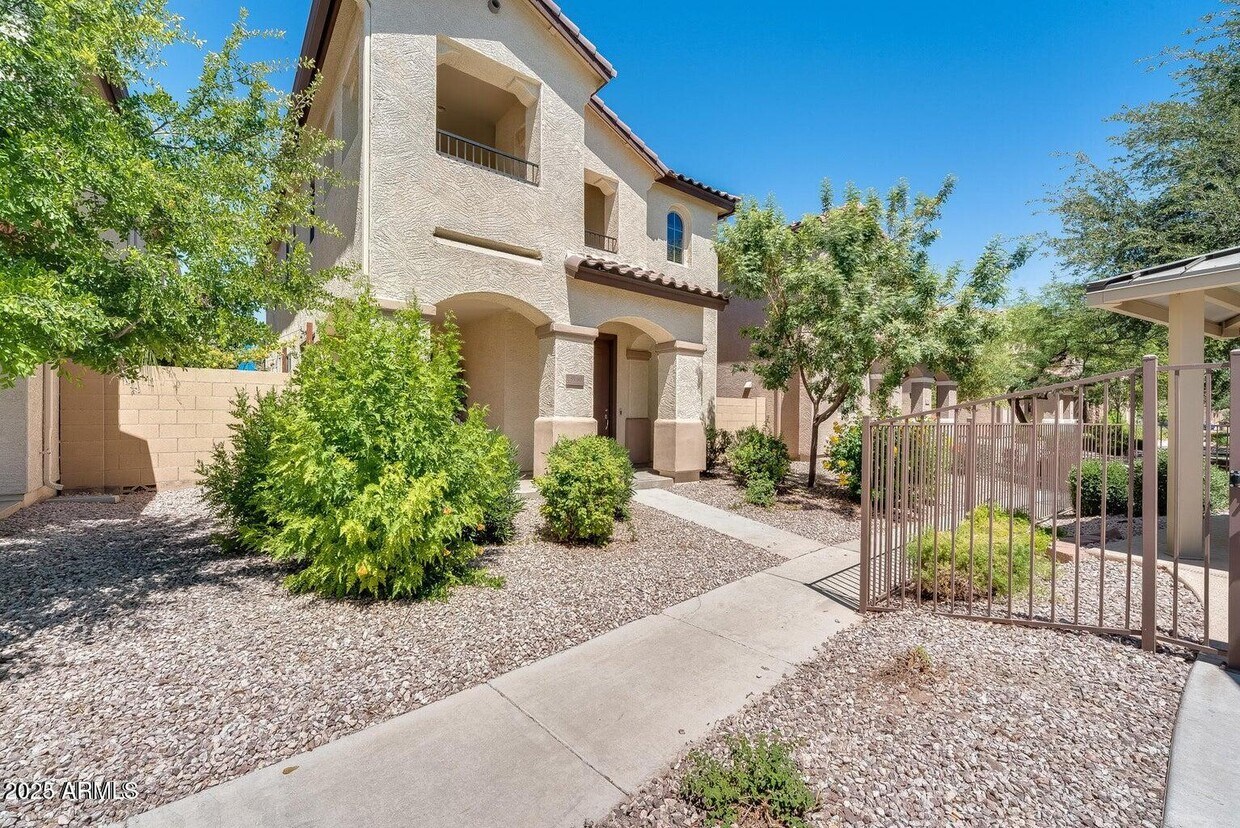 Foto principal - 9160 W Coolbrook Ave