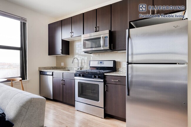 Foto del edificio - 333 Great River Rd