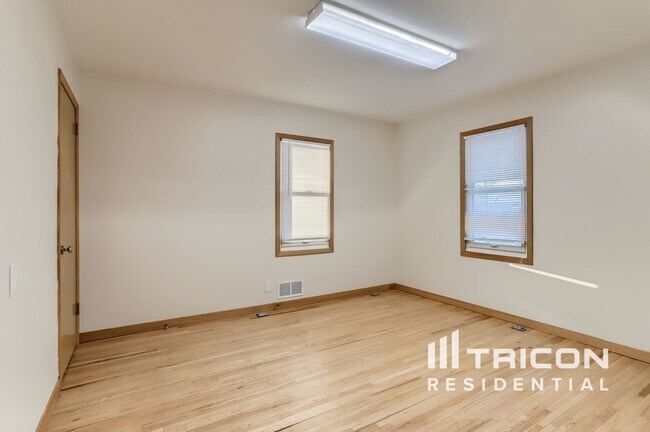 Foto del edificio - 2063 Dale St N