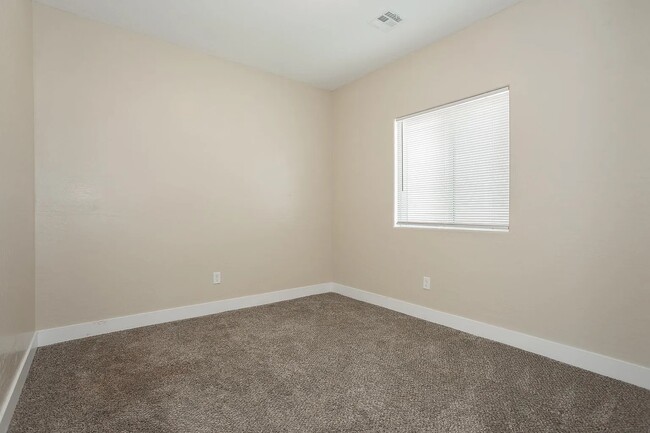 Building Photo - 1741 S Dandelion St