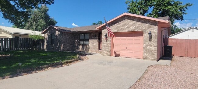 Foto del edificio - 3 bedroom 2 bath home