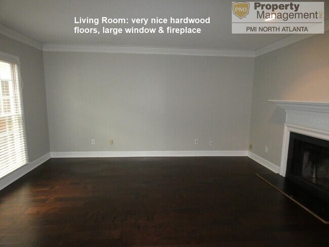 Foto del edificio - Charming townhome is gated community!