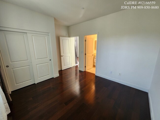 Foto del edificio - Irvine 2 Bedroom Townhouse