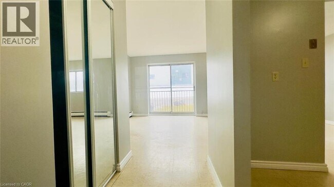 Building Photo - 76 Brybeck Crescent