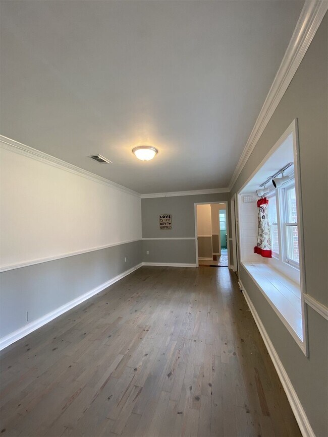 Building Photo - 1350 E Chouteau Ave