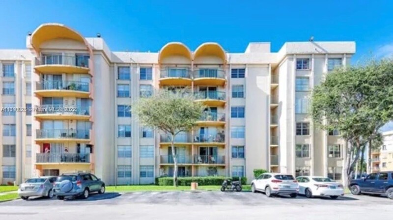 Primary Photo - 9350 Fontainebleau Blvd