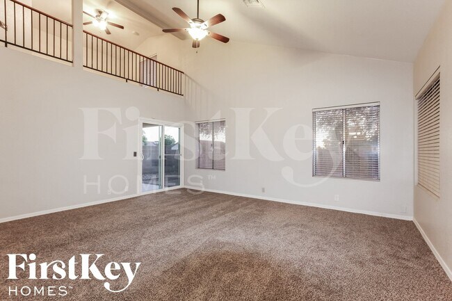 Foto del edificio - 11220 N 60th Dr