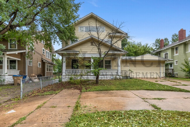 Building Photo - 332 N Rutan St