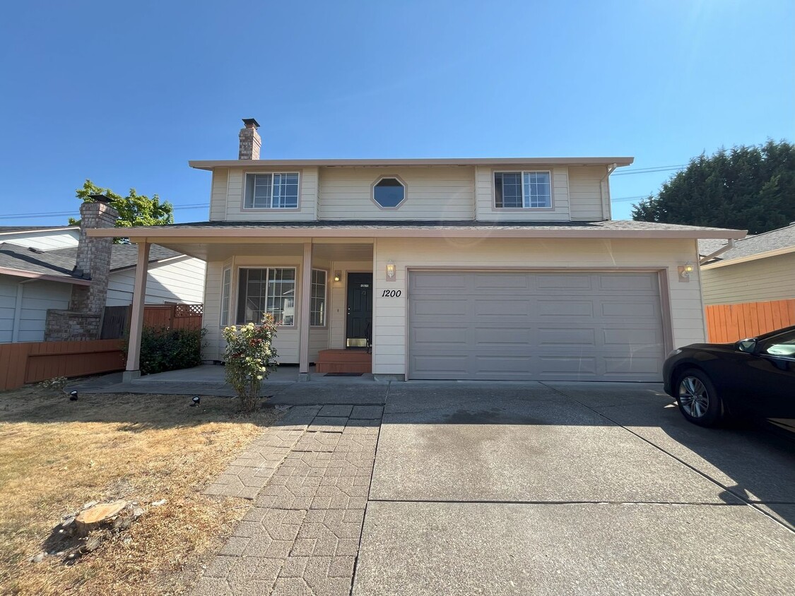 Primary Photo - Spacious 4-Bedroom, 2.5-Bathroom Home with...