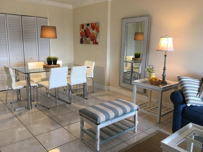 Foto del edificio - 400 Kings Point Dr