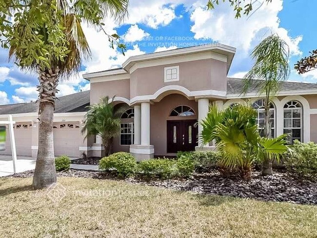 Building Photo - 1845 Beaconsfield Dr