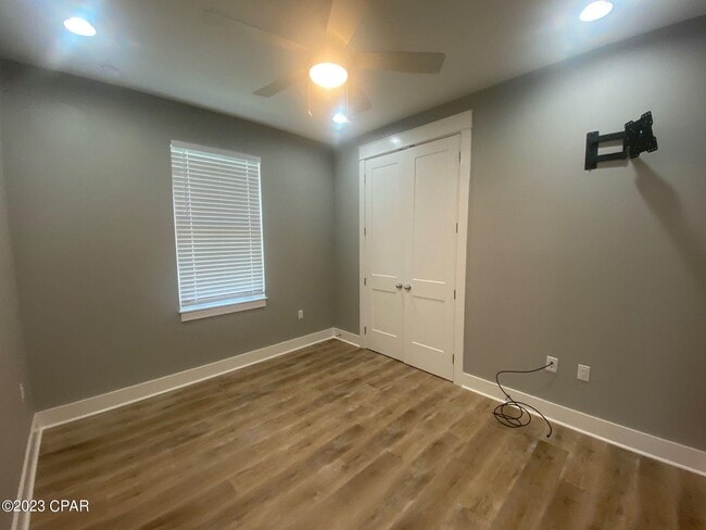 Building Photo - 313 Basin Bayou Dr