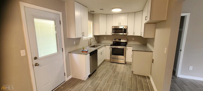 Foto del edificio - 293 Stony Brook Cir