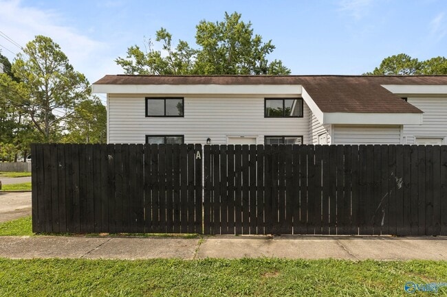 Building Photo - 3704 Squaw Valley Dr SW