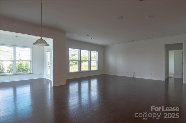 Foto del edificio - 15747 Reynolds Dr