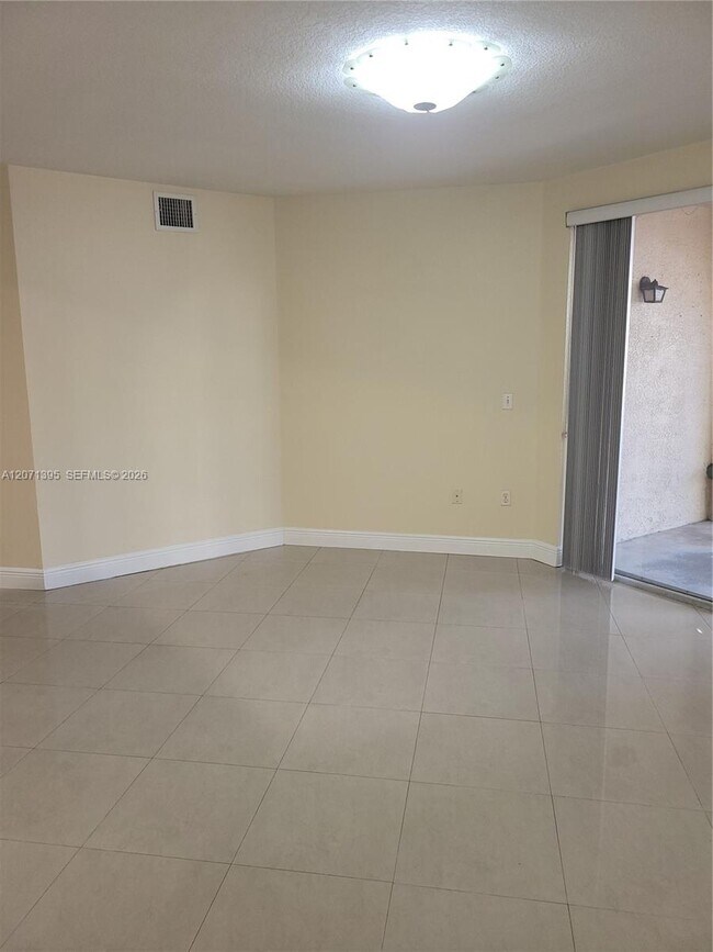 Foto del edificio - 2564 Centergate Dr