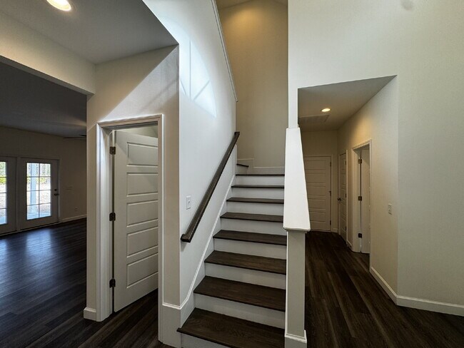 Building Photo - House for Rent