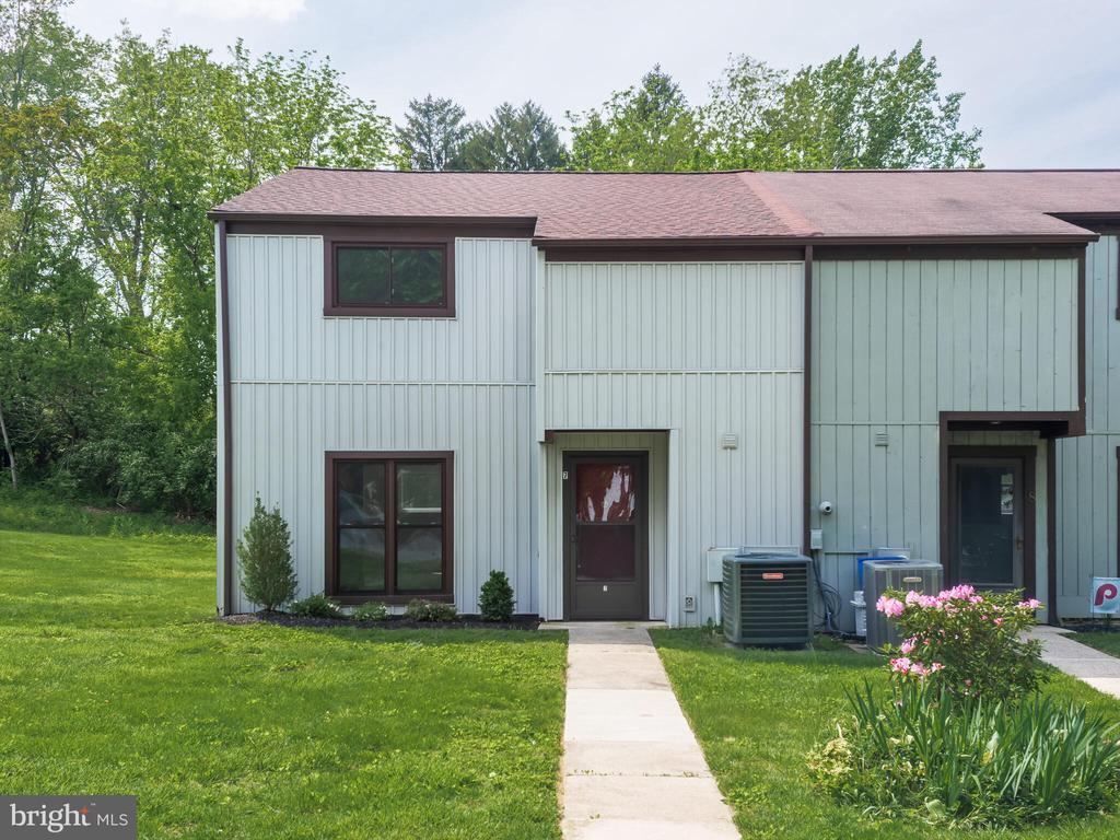 Primary Photo - 7 Wyndham Ct