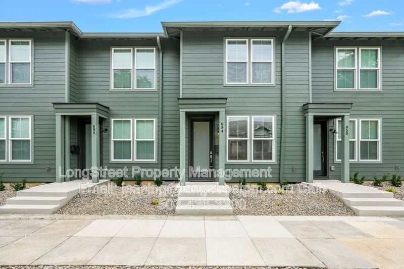 Photo - 658 NE Mason St
