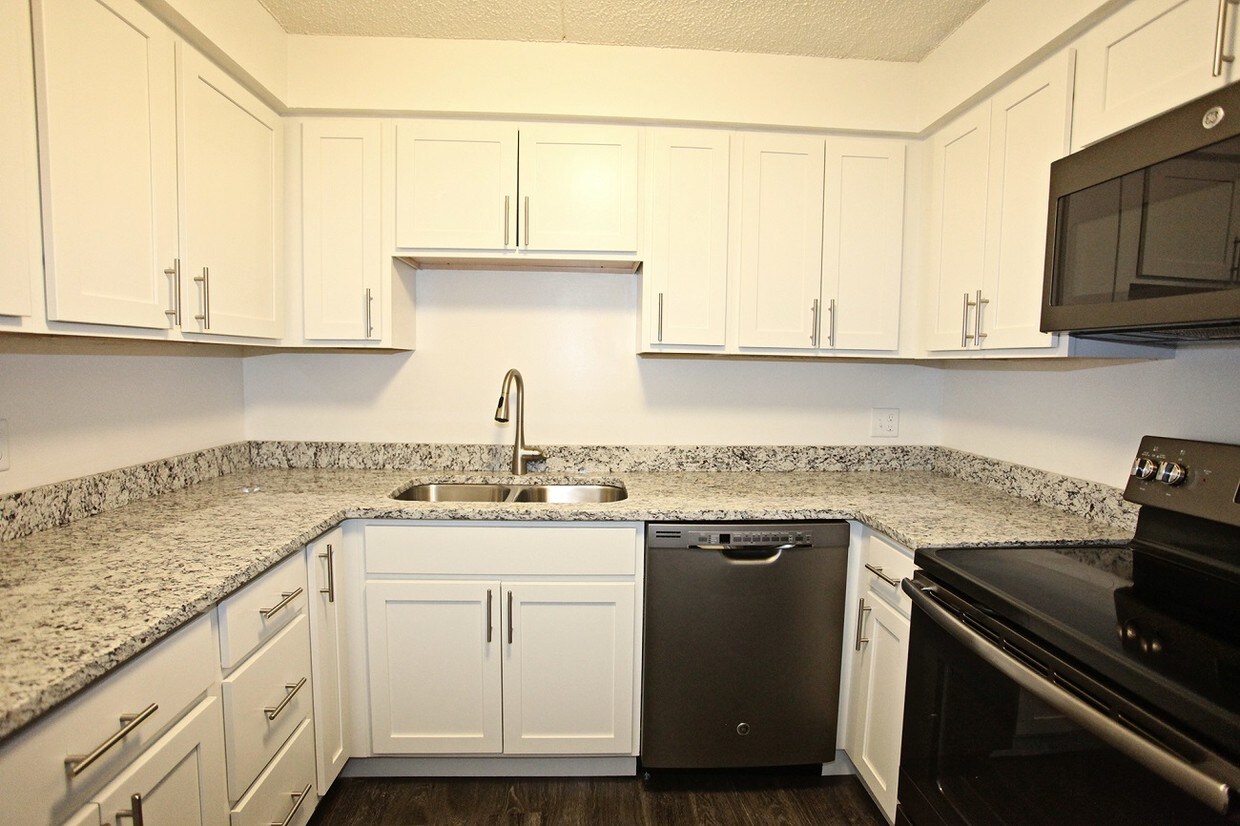 Castlewood Apartments 17600 Detroit Ave Lakewood, OH