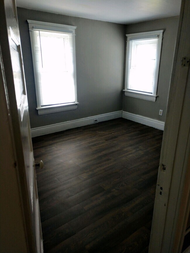 Building Photo - 29 E Kingman Ave