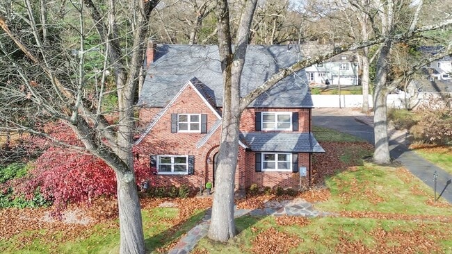 Building Photo - 350 Converse St