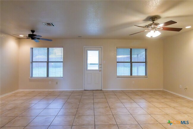 Foto del edificio - 4406 Bowles Dr