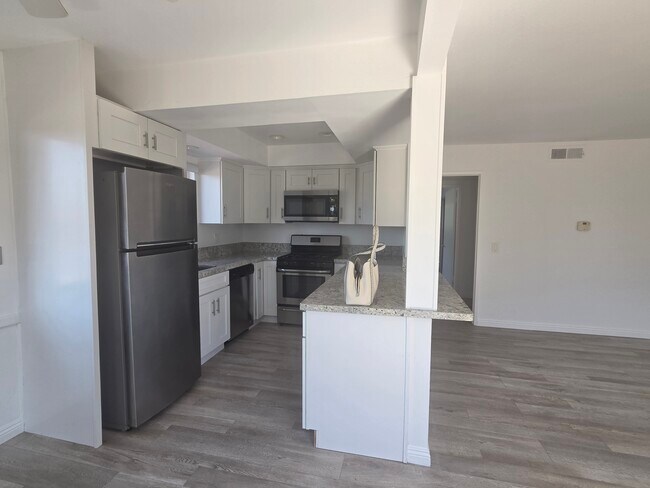 Building Photo - 247 Avenida Montalvo