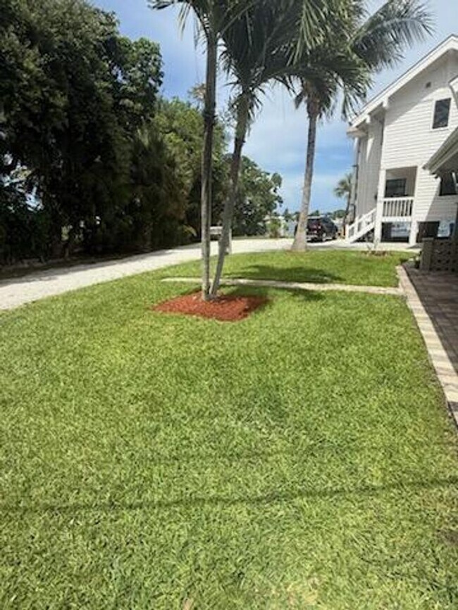 Foto del edificio - Cozy 2/1 home steps to the intercoastal!