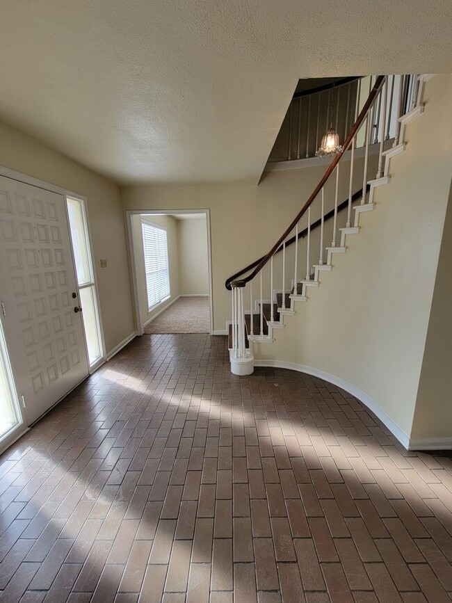 Building Photo - SUBLEASE - Bryan - 4 Bedroom - 2 bath - 2 ...