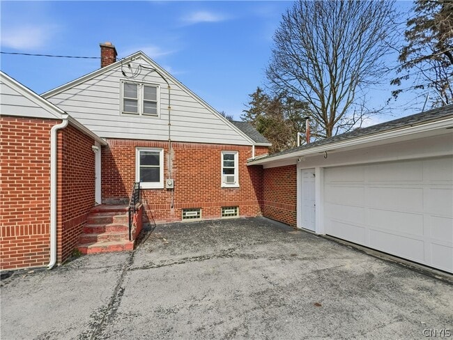 Building Photo - 429 Lionel Ave