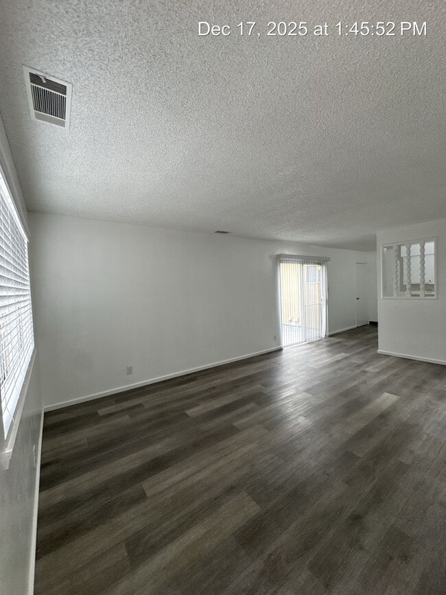 Building Photo - 2967