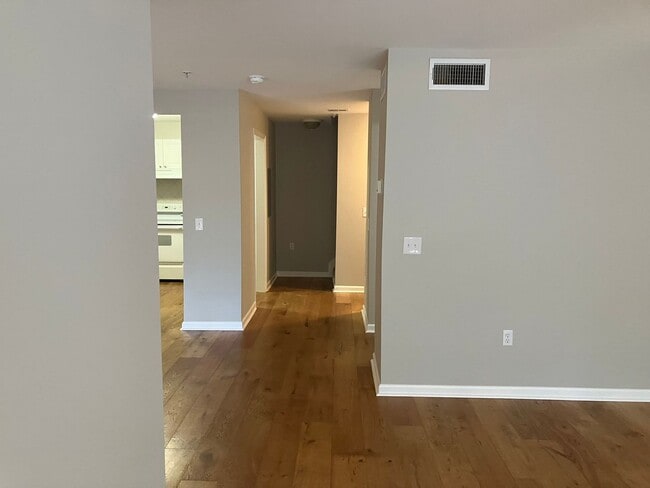 Building Photo - 2 Bedroom / 2.5 Bathroom @ Brighton Bay