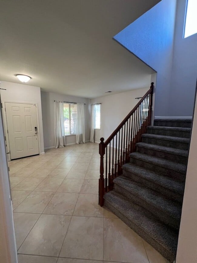Building Photo - Beautiful 5 Bedroom Home in Crocker Ranch ...