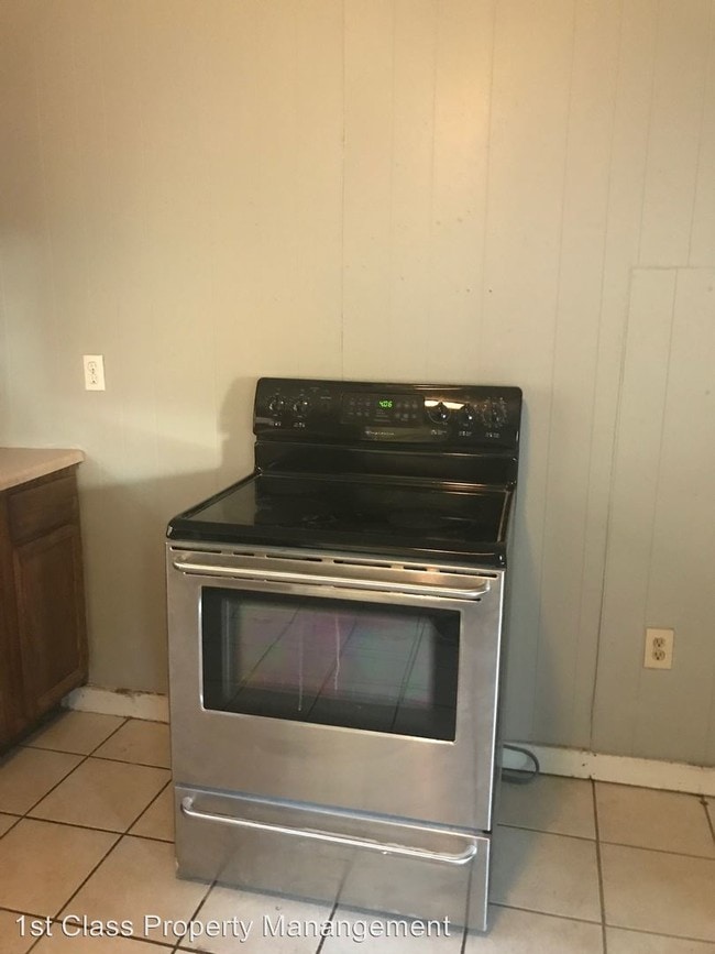 Building Photo - 2 br, 1 bath House - 1204 Apple St