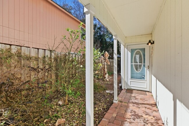 Building Photo - A Private Townhouse Getaway in Old Atlantic Beach