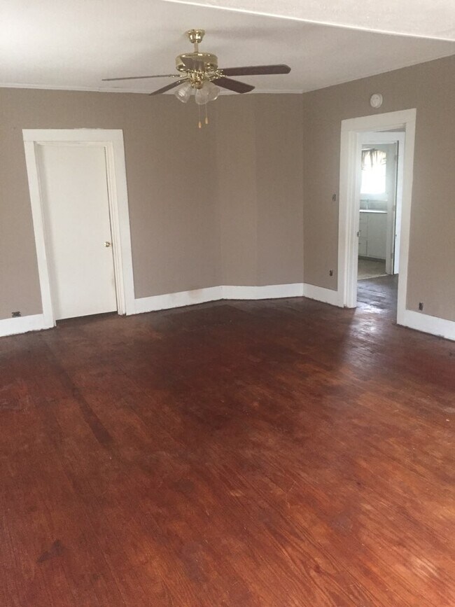 Foto del edificio - 104 Taylor Ave