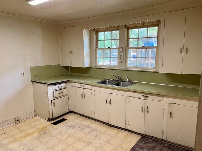 Kitchen - 226 Morrison St