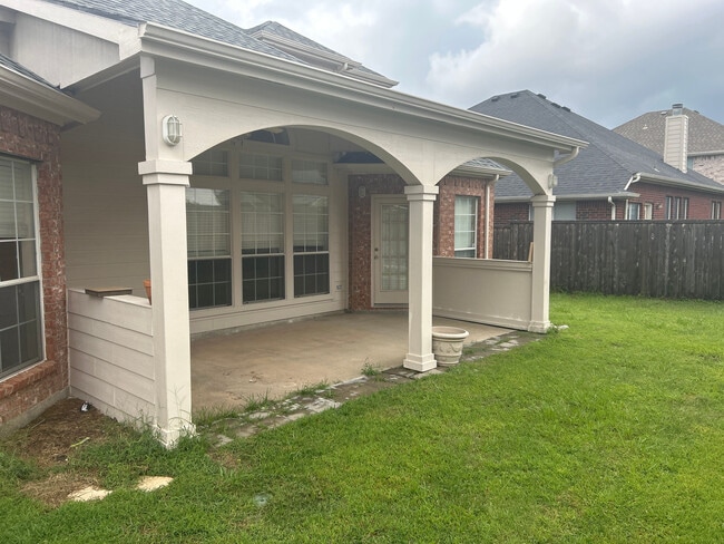 Building Photo - Room in House on Levant Ln