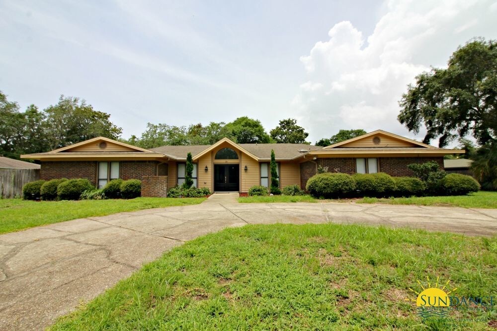 Foto principal - 18 Lake Shore Dr
