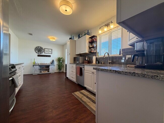 Foto del edificio - 8422 Gary Ave