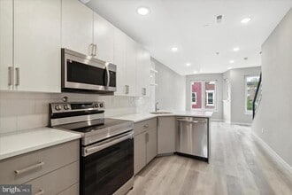 Building Photo - 2424 Nicholas St