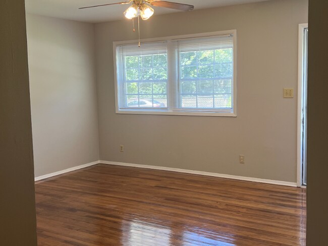 Foto del edificio - 1490 Cedar Creek Ln