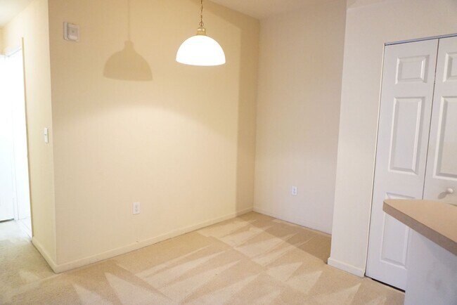 Building Photo - 2/2 condo in St Augustine