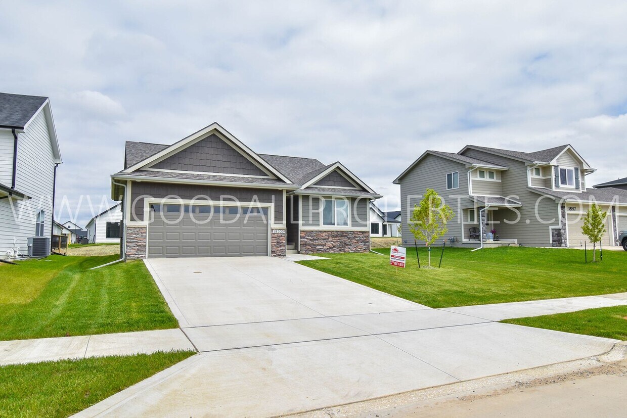 18203 Alpine Dr, Clive, IA 50325 House Rental in Clive, IA