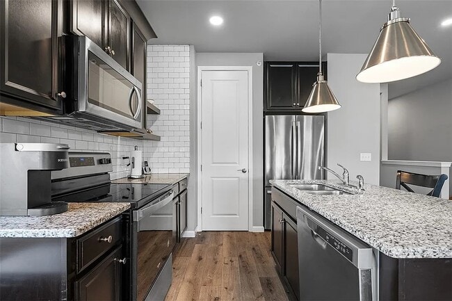 Foto del edificio - 303 Tillary Ln