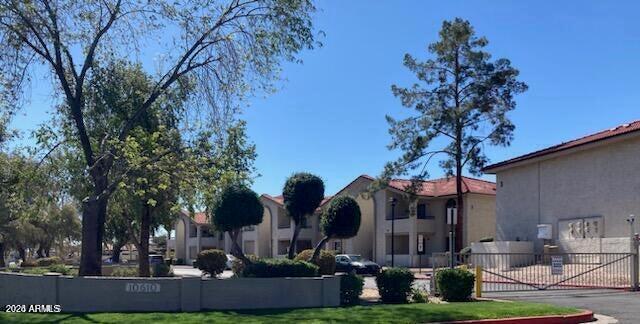 Foto del edificio - 10610 S 48th St