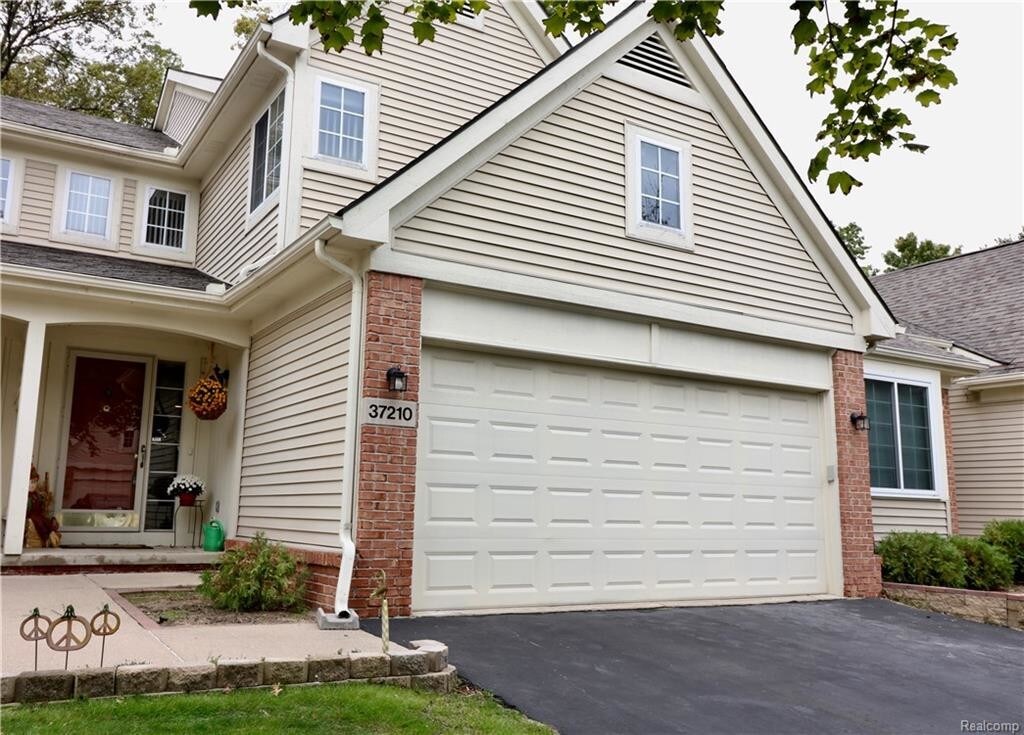 Primary Photo - 37210 Amhurst Dr